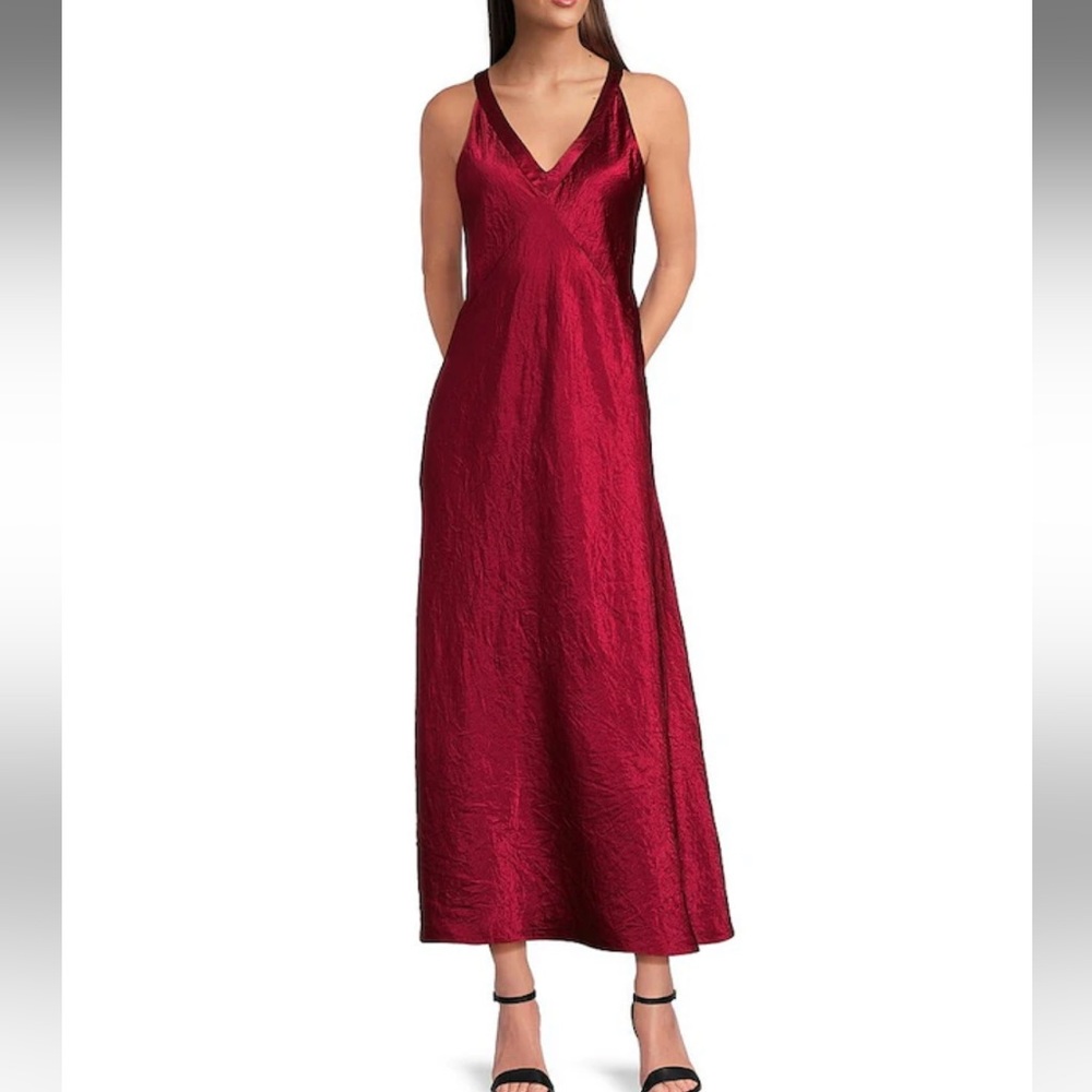 NWT Eileen Fisher
Textured Satin V-Neck Sleeveless Midi Dress